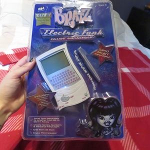 Electric funk instant messenger 2003 Bratz 💜